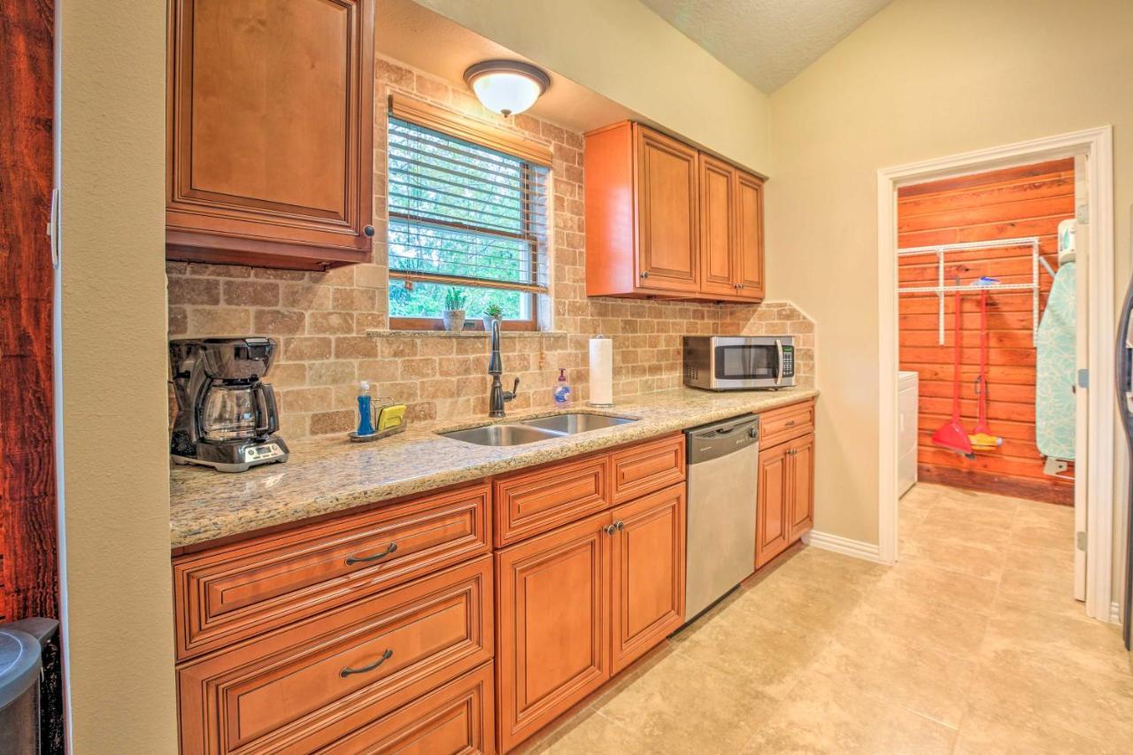Spacious Kemah Clear Lake Home With Porch And Fire Pit Extérieur photo