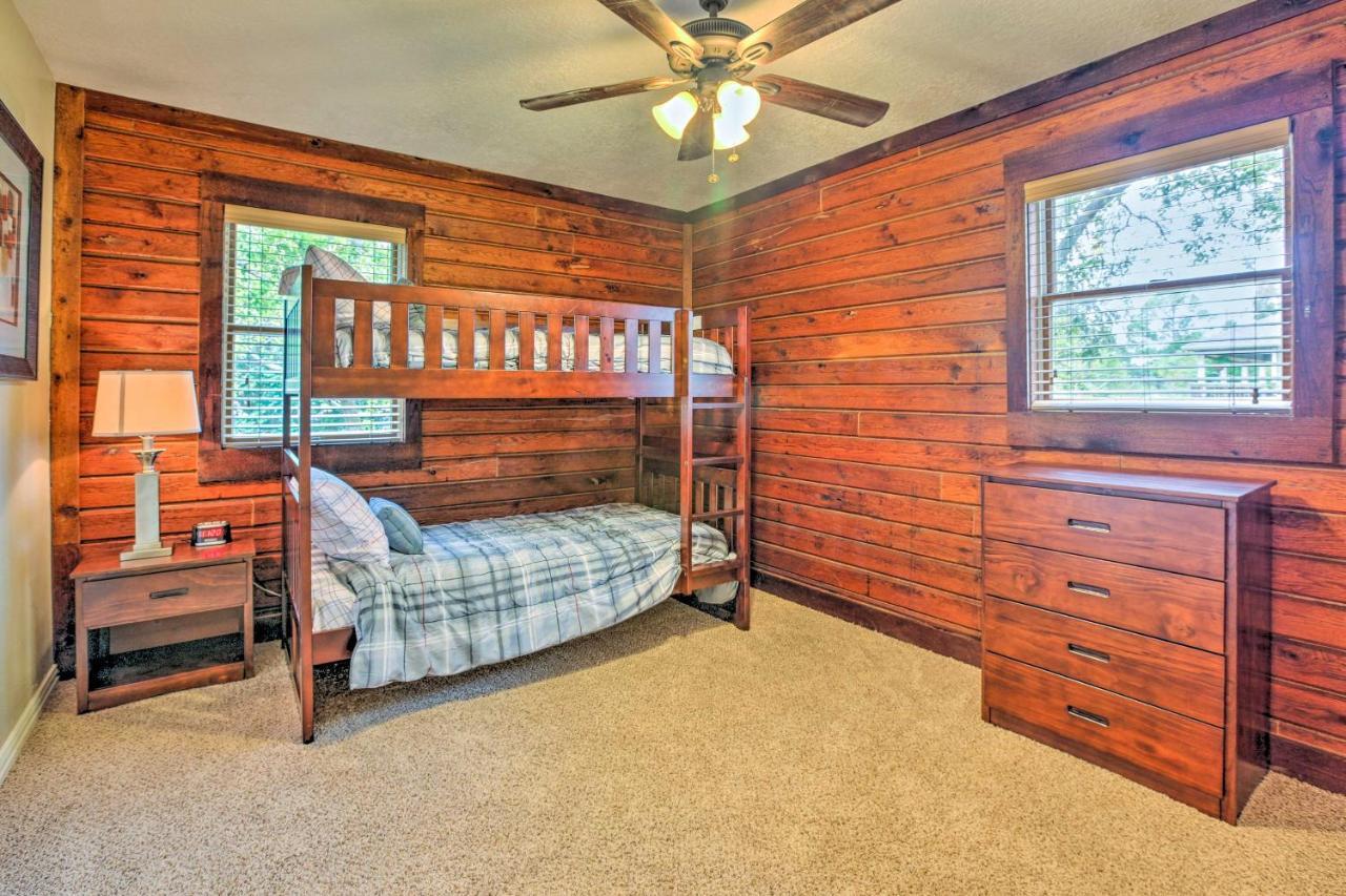 Spacious Kemah Clear Lake Home With Porch And Fire Pit Extérieur photo