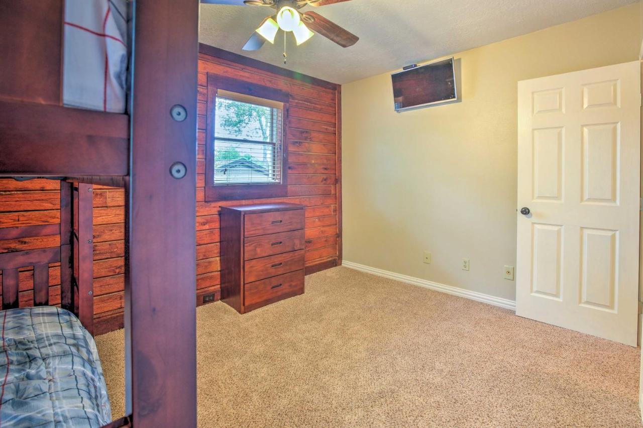 Spacious Kemah Clear Lake Home With Porch And Fire Pit Extérieur photo