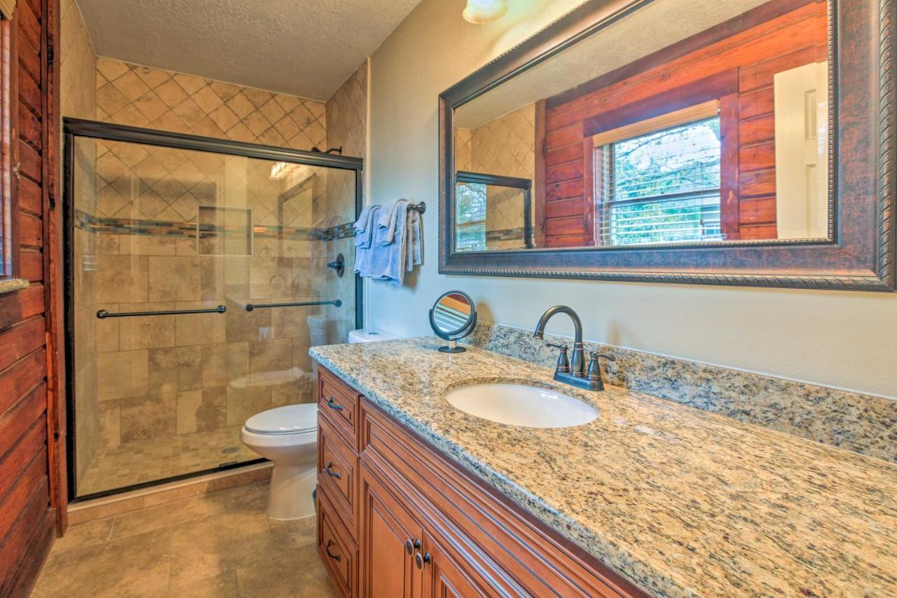 Spacious Kemah Clear Lake Home With Porch And Fire Pit Extérieur photo