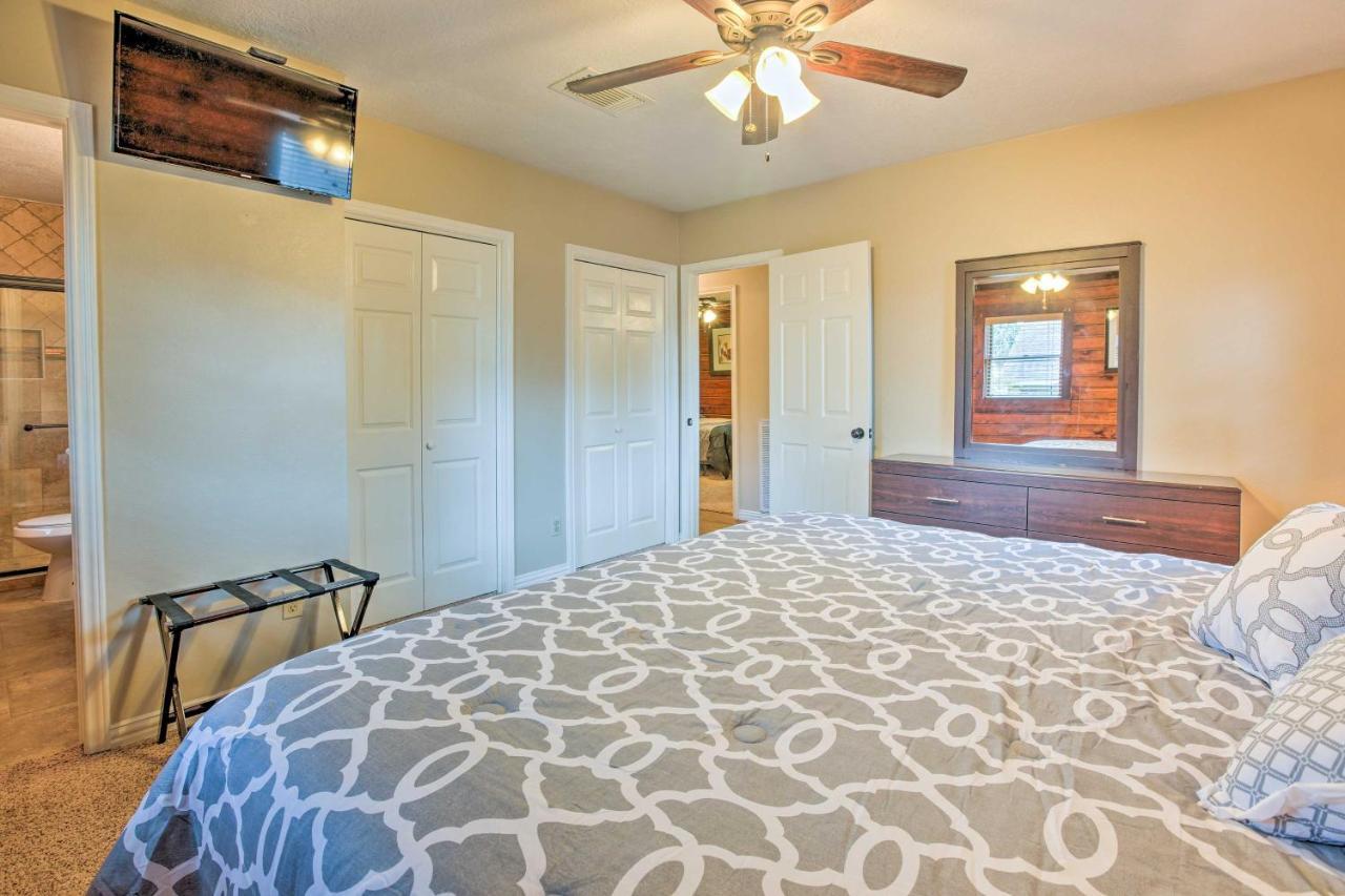 Spacious Kemah Clear Lake Home With Porch And Fire Pit Extérieur photo